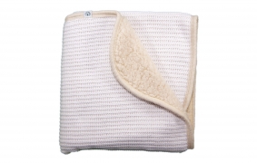 Manta de invierno bien calentita compuesta de una capa exterior de tricot y una capa interior de borreguito. | Manta borreguito